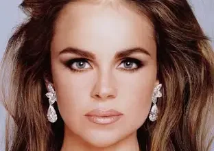 Claudia Heffner Peltz, American model and businesswoman, known for her elegance and entrepreneurial success.
