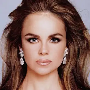 Claudia Heffner Peltz, American model and businesswoman, known for her elegance and entrepreneurial success.